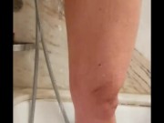 MY GIRLFRIEND 23 YEAR OLD FINGERING HER PUSSY IN BATH - SPYING HER 10/16