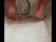 MY GIRLFRIEND 23 YEAR OLD FINGERING HER PUSSY IN BATH - SPYING HER 12/16