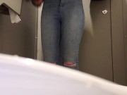 Busy LAdies Room At The Convention Centre 16/16