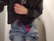 Busy LAdies Room At The Convention Centre 2/16