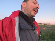 Mi mangio  mentre passeggio