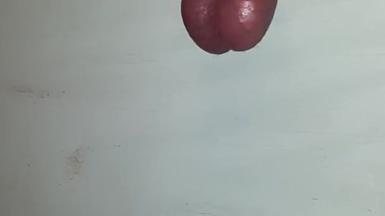 Esposa Ballbusting y bordeando en el gloryhole  - Vídeo de sexo gratis - RedTube