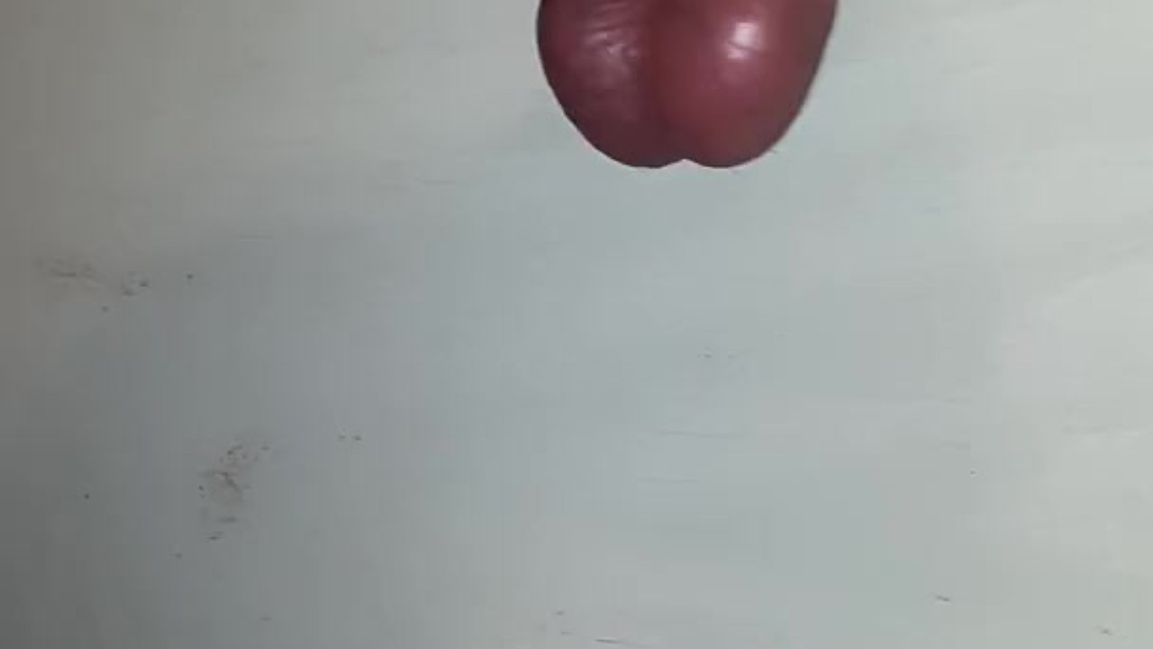 Esposa Ballbusting y bordeando en el gloryhole  - Vídeo de sexo gratis - RedTube