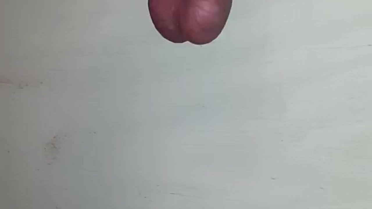 Esposa Ballbusting y bordeando en el gloryhole  - Vídeo de sexo gratis - RedTube