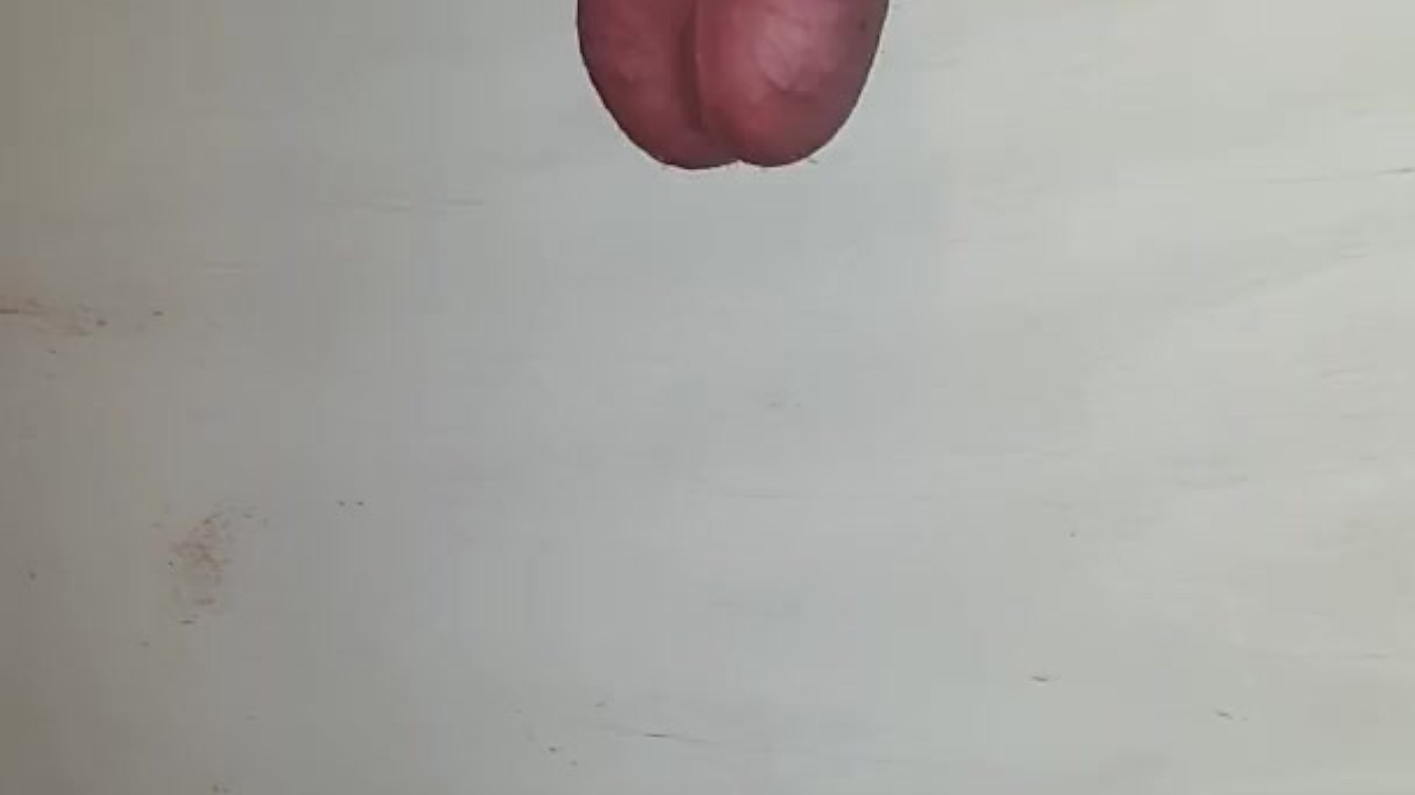 Esposa Ballbusting y bordeando en el gloryhole  - Vídeo de sexo gratis - RedTube