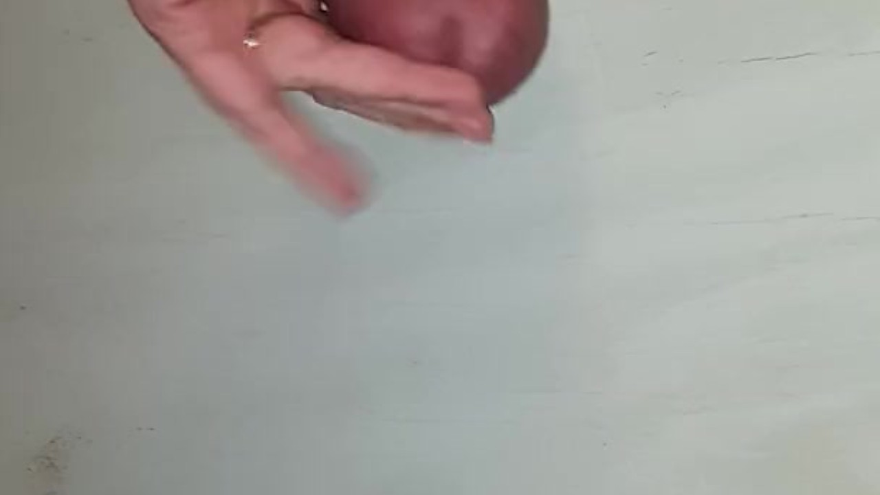 Esposa Ballbusting y bordeando en el gloryhole  - Vídeo de sexo gratis - RedTube