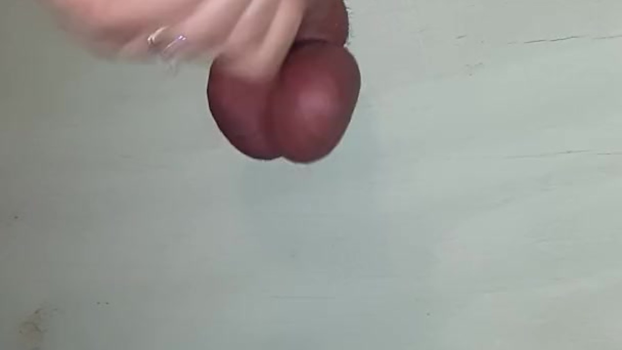 Esposa Ballbusting y bordeando en el gloryhole  - Vídeo de sexo gratis - RedTube