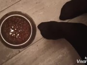 Ti obbligo a mangiare i croccantini come un lurido cagnolino!