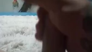 дрочит стараясь не кончить