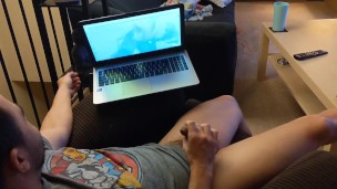 Long Distance Relationship: Button Gets Me Off from 3000 Miles Away!