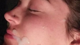 Lambendo bolas para gozada