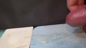 ふと思い立ち珪藻土に射精したものの、その後特に面白くないことを学習しました。