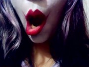 Harley Quinn playing with her mouth 5/16