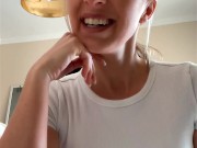 Sexy Strip bis zum feuchten Höhepunkt! 1/16