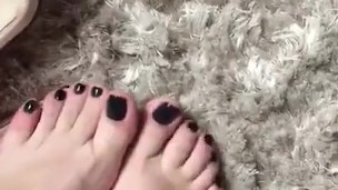 tici_feet @tici_feet dangling nude scarpin