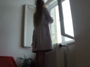 Alexis Crystal im Trenchcoat 1/16