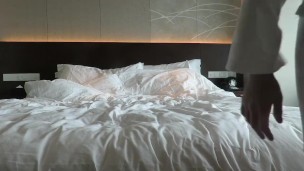 JapaneseMaskMan jerk off on the bed of luxury hotel, and give you Bukkake!