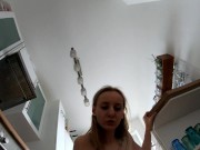 Schlankes wird in der Küche von Mitbewohner vernascht 11/16