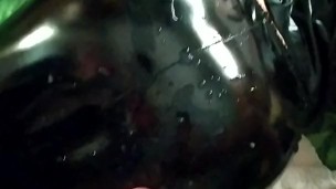 Cum on latex ass dominatrix...sperma na latexowe dupsko sexownej dominy.