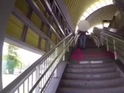 Sra. Feet safada se exibindo no metrô e na rua
