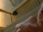 Public in der Sauna zum Orgasmus gefingert! 7/16