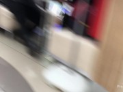 Рискованный секс с незнакомцем в туалете торгового центра. Кончает на задницу за деньги 1/16