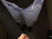 Рискованный секс с незнакомцем в туалете торгового центра. Кончает на задницу за деньги 6/16