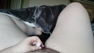 Early morning full bush bbw masturbates to fast orgasm with vibrator