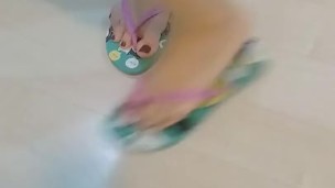 @tici_feet IG tici feet showing feet wearing havaianas