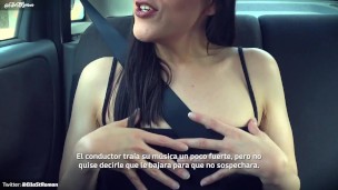 Sacandome los senos para mi conductor de Uber