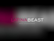 ME INVITAN A UNA FINCA Y ME MASTURBO 1/16