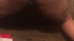She had to piss while twerking 