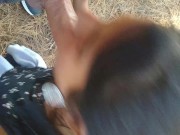 ELLA CHUPA MI POLLA Y SE TRAGA LA LECHE EN PUBLICO 15/16