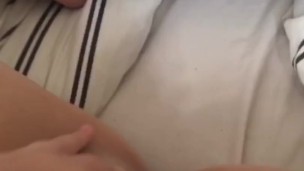 Solo girl moan fingering 