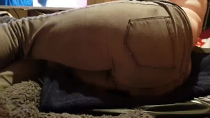 Alice wets herself again watching Netflix. Why get up to pee? ;)
