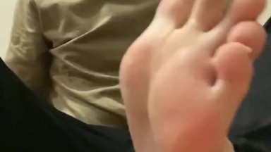 Worship my feet, bitch (Long and dirty toenails)