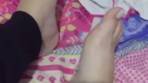 @tici_feet IG tici feet showing my feet on the bed with french tips