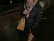 Il joue avec un oeuf vibrant dans ma chatte en sortant du resto 12/16