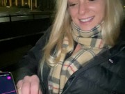 Il joue avec un oeuf vibrant dans ma chatte en sortant du resto 3/16