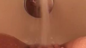 Teen cums from putting pussy under faucet