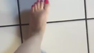 @tici_feet IG tici_feet tici feet walking and showing my pink toes!