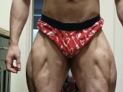 20 Year Old Bodybuilder Posing Legs
