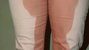 Sexy Girl totally wetting her cute pink Jean's on purpose! Hot!