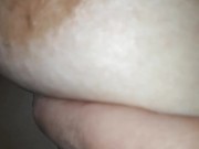 Мой парень облизывает мою грудь, это меня заводит
