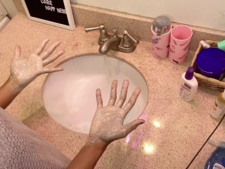 WASH YOUR HANDS!!!!!!!! Jenna Foxx Shows How It’s Done!