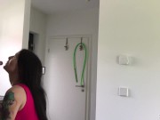 Teeny ist notgeil und fick mit dem Handwerker ohne Gummi 4/16