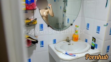 Thai girl taking a shower แอบถ่ายสาวอาบน้ำโดนจับได้ ก็เลยเย็ดกันเลยสงสัยจะเงี่ยน