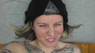 EMPURRANDO SUA CARGA NO MEU ROSTO