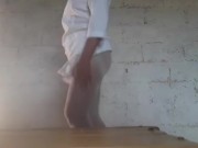 La enfermera me hace un rico desnudo y me baila a solas
