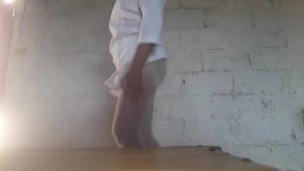 La enfermera me hace un rico desnudo y me baila a solas